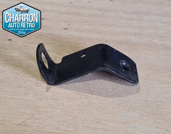 Support de fixation de pare-chocs | Escort Mk2 | Stock d'époque - Ref : 1583450 – Image 2