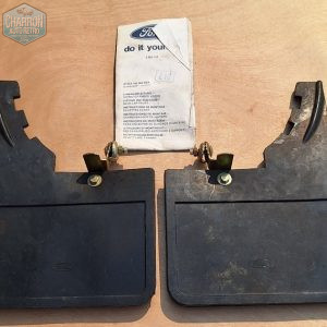 Bavettes avant -- accessoire d'époque | Taunus TC1 | Stock d'époque - Ref : 5000333
